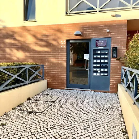 Modern 4 With Pool By Homing Apartment *