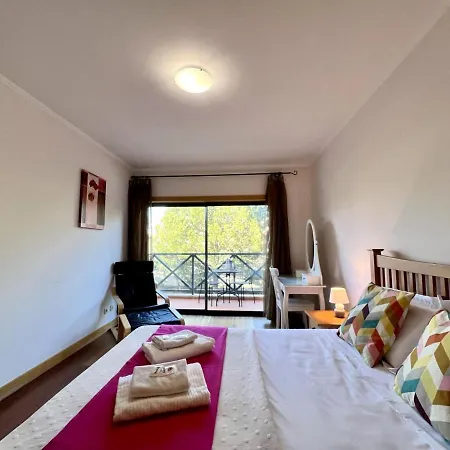 Modern 4 With Pool By Homing Apartamento *