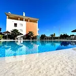Διαμέρισμα Modern 4 With Pool By Homing *