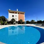 Διαμέρισμα Modern 4 With Pool By Homing *