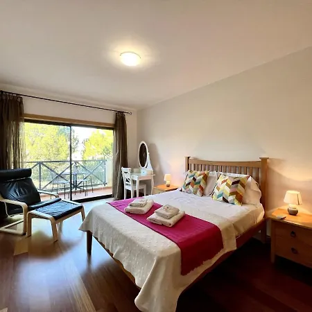 Modern 4 With Pool By Homing Apartamento *