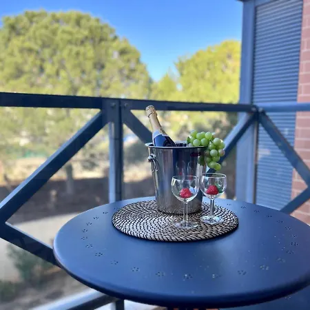 Modern 4 With Pool By Homing Appartement